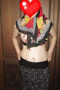 Isteri melayu bertudung nakal