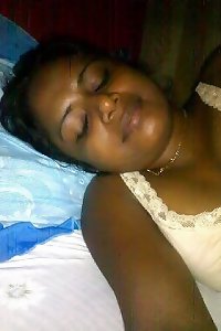 Srilankan Sandiya Kumari Gelioya female bare cootchie